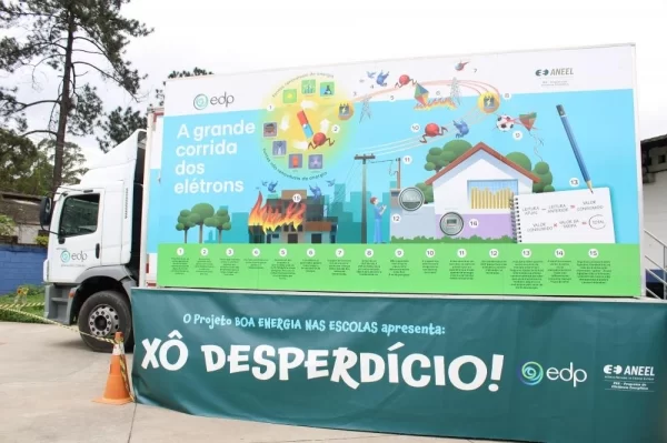 Caminhão Da Edp - Boa Energia Nas Escolas - Emeb Adenor
