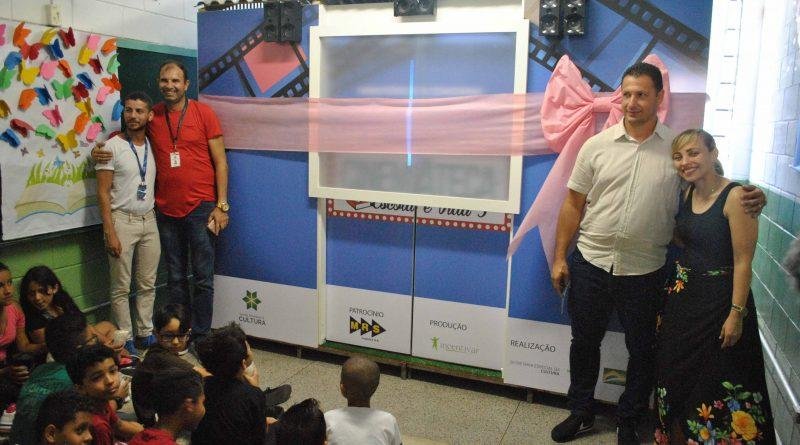 Escola Municipal João Geraldo dos Santos recebe doação de Cinemateca