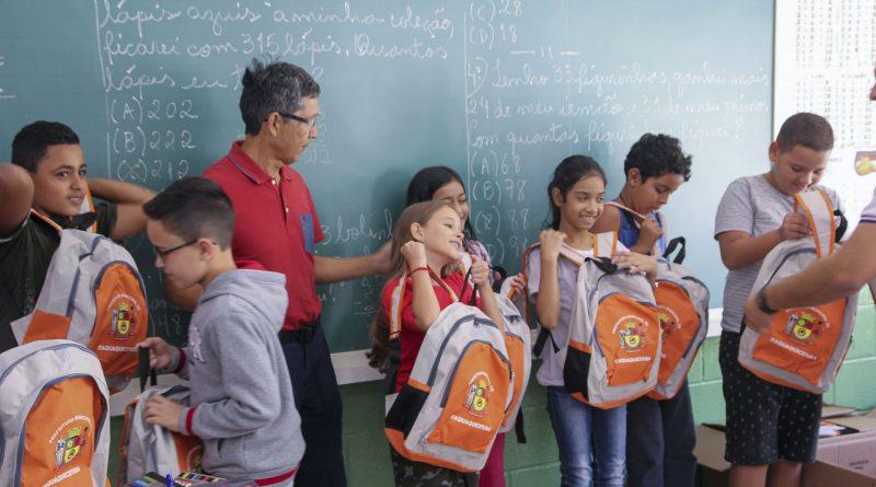 Prefeitura de Itaquá inicia entrega de material escolar