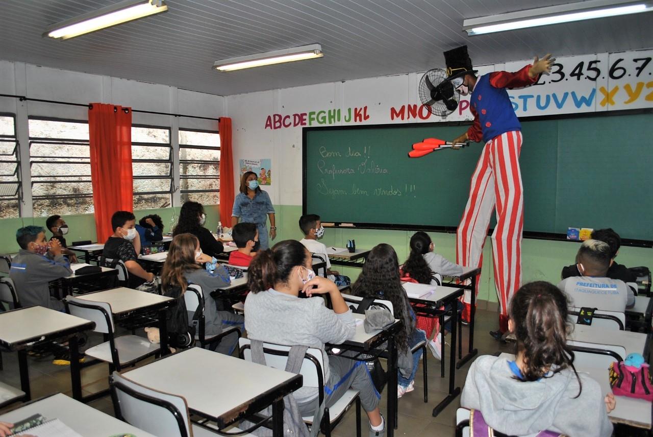 Escolas municipais de Itaquaquecetuba retomam aulas presenciais nesta segunda (7)