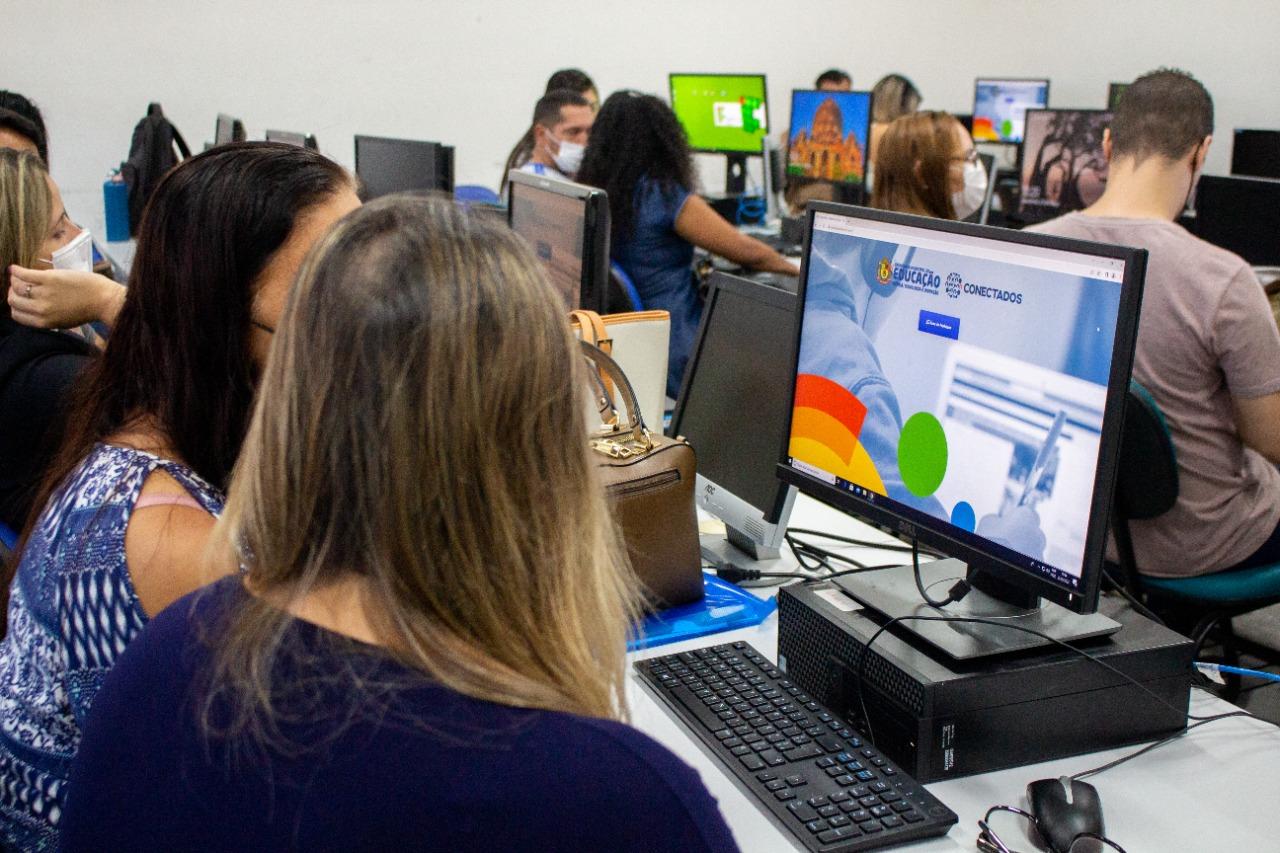 Educação de Itaquá recebe formação para uso de novo sistema de planejamento das aulas