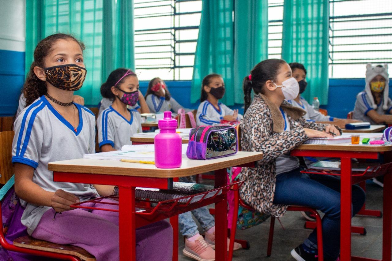 Obrigatoriedade de máscaras em unidades de ensino volta a valer nesta segunda (6) em Itaquá