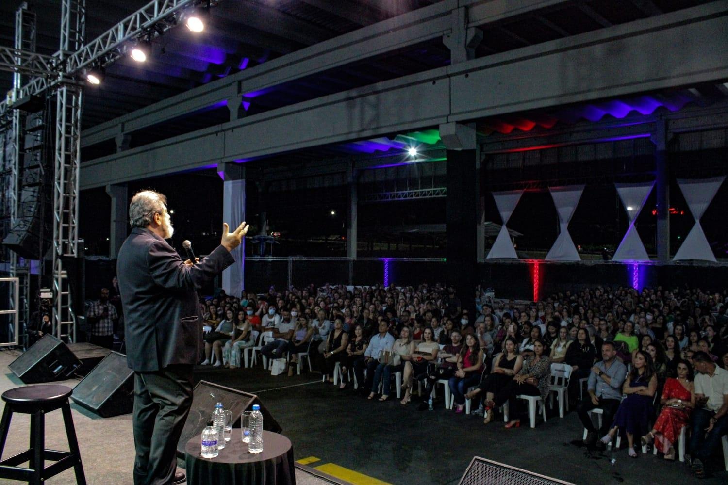 Educação promove palestra com Mario Sergio Cortella