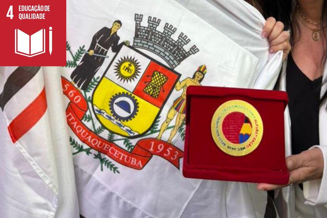 Educação de Itaquá participa da entrega do Selo Ouro de Alfabetização em Brasília
