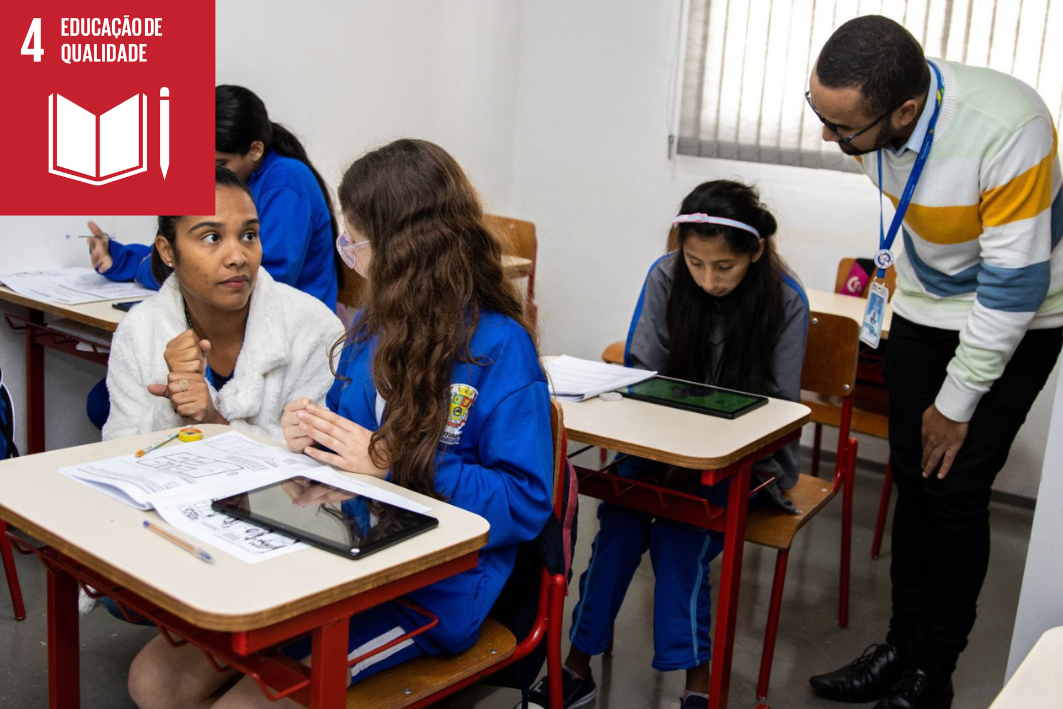Escola de Itaquá ganha destaque nacional em e-book sobre educação bilíngue para surdos